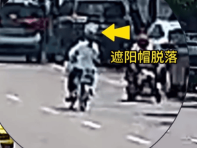 戴头盔很重要！女子骑车手扶帽子头部着地身亡