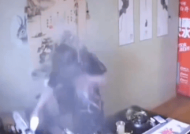 太危险了！男子往保温杯加除垢剂和热水摇晃后爆炸！