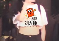 李亚鹏女儿回国与好友聚会，酒吧玩到凌晨，露小蛮腰散发女神气质