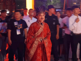 俞敏洪回应董宇辉直播排场大：景区保安怕出现意外！