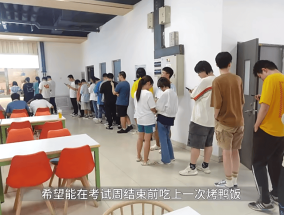 天大扣饭事件后烤鸭饭窗口排长队 买断货了就不会被扣了？