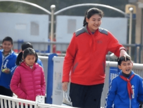 16岁女篮小将身高已达2米27 山东女篮主力 单场曾砍62分！