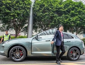 M5智驾版交车 余承东：提升消费者满意度是华为骨子里的基因！