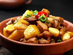 鸡腿炖土豆怎么做好吃